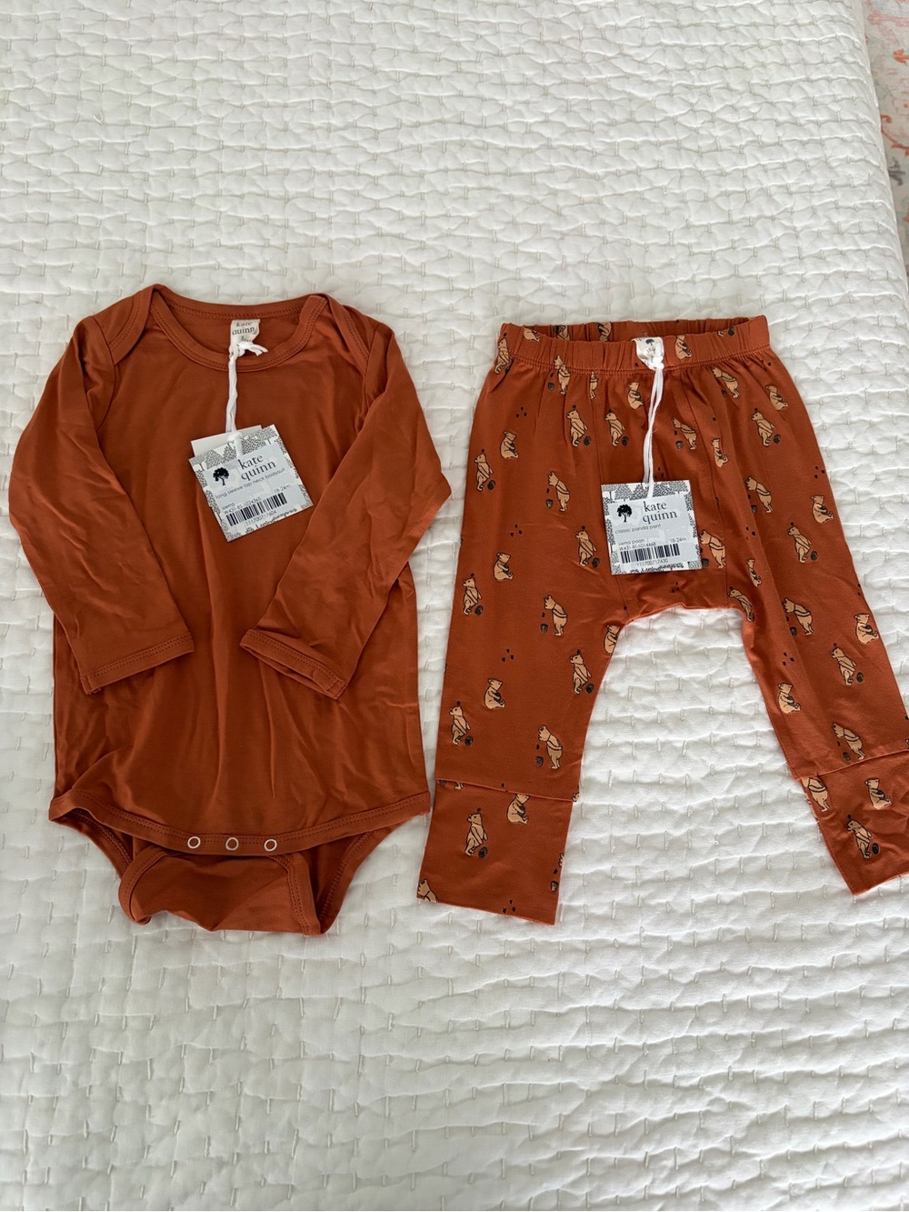 NWT kate quinn Rust Winnie the Pooh Long-Sleeve Bodysuit & Pants Set Size 18-24M